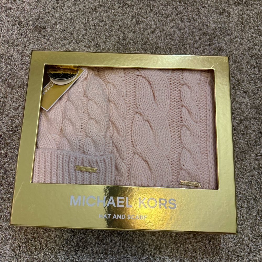 Michael Kors Scarf Hat set